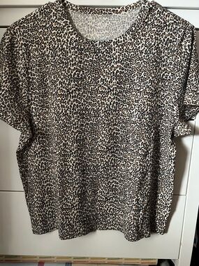 American Eagle Leopard Print Short Sleeve Tee